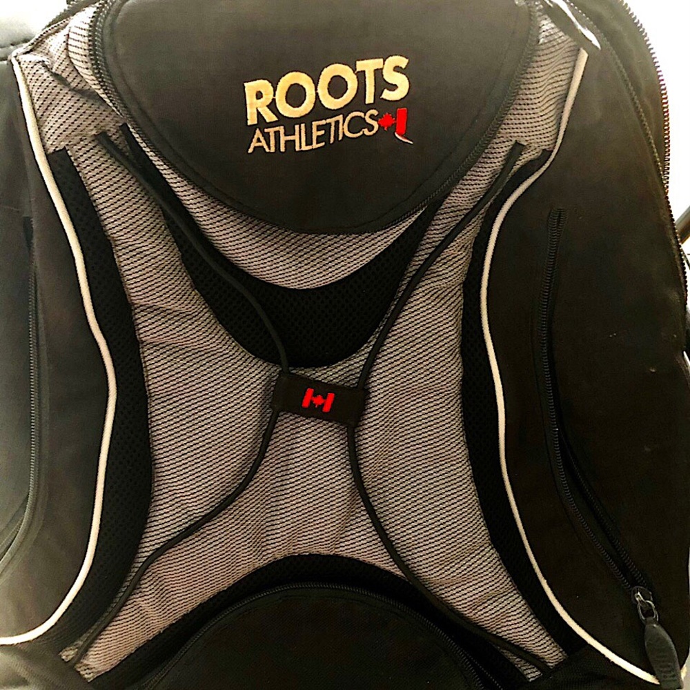 Very good quality backpack💥Roots Canada🇨🇦